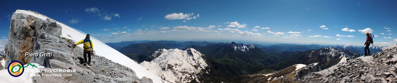 70 Panoramica verso Capanna 2000... .jpg